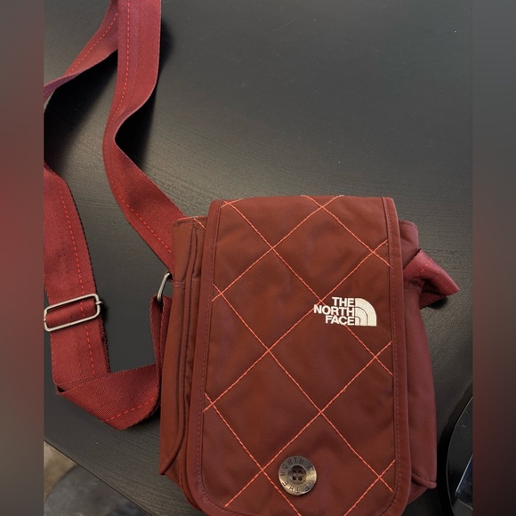 The North Face Geoface Crossbody Pouch passport travel bag - Picture 2 of 6